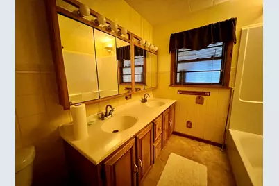 977 N Oakland Avenue, Decatur, IL 62522 - Photo 23