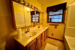 977 N Oakland Ave, Decatur, IL 62522 - Photo 23