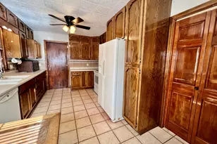 977 N Oakland Ave, Decatur, IL 62522 - Photo 13