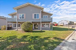 20 Elm Ct, Bolingbrook, IL 60440 - Photo 1