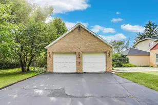 566 Bellevue Pl, Highland Park, IL 60035 - Photo 29