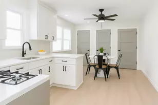 2925 N Troy St, Chicago, IL 60618 - Photo 11