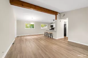 781 N Elmwood Dr, Aurora, IL 60506 - Photo 3