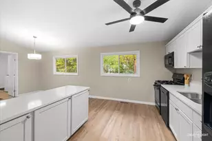 781 N Elmwood Dr, Aurora, IL 60506 - Photo 7