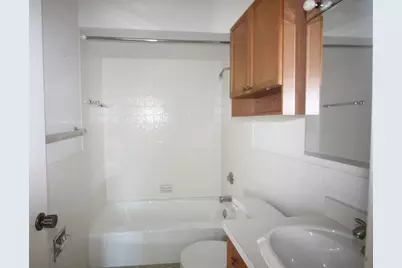 475 Shenstone Road #303, Riverside, IL 60546 - Photo 7