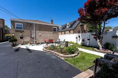 8805 S California Avenue, Evergreen Park, IL 60805 - Photo 3