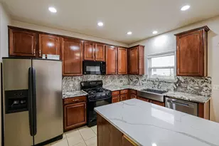 204 Aspen Cir, Gilberts, IL 60136 - Photo 9