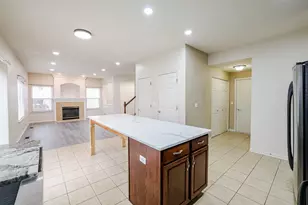 204 Aspen Cir, Gilberts, IL 60136 - Photo 3