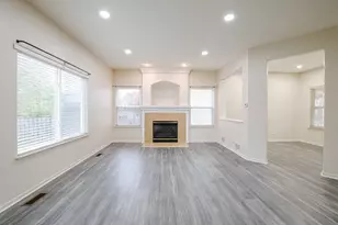 204 Aspen Cir, Gilberts, IL 60136 - Photo 5