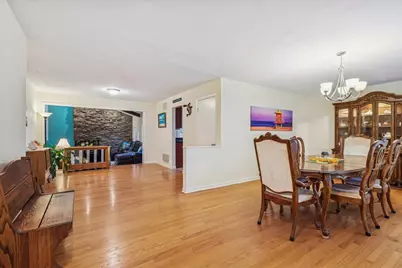 512 S Busse Road, Mount Prospect, IL 60056 - Photo 3