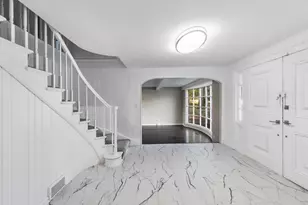 210 Oak Ln, Winthrop Harbor, IL 60096 - Photo 3