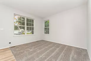 2746 Hillsboro Blvd, Aurora, IL 60503 - Photo 5