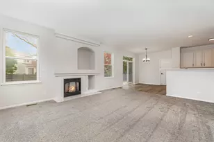 2746 Hillsboro Blvd, Aurora, IL 60503 - Photo 11