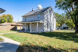 305 S Perry St, Carlock, IL 61725 - Photo 27