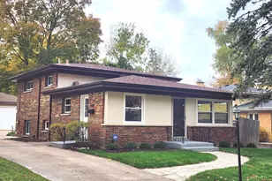 223 Kenloch Ave, Libertyville, IL 60048 - Photo 1