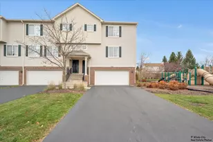 464 Evergreen Cir, Gilberts, IL 60136 - Photo 1