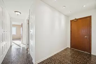 453 Raintree Dr, Glen Ellyn, IL 60137 - Photo 3