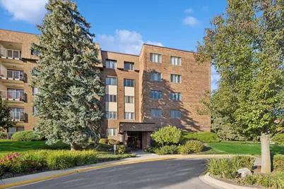 453 Raintree Drive #5A, Glen Ellyn, IL 60137 - Photo 1