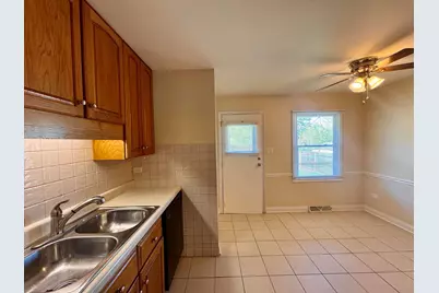 19252 Oakwood Avenue, Lansing, IL 60438 - Photo 9