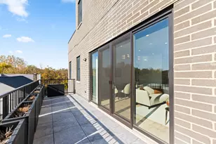 1767 W Rosehill Dr, Chicago, IL 60660 - Photo 27