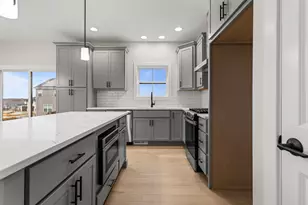 710 Wheatley Dr, Mahomet, IL 61853 - Photo 13