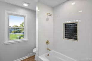 27 S Canterbury Rd, Aurora, IL 60506 - Photo 19