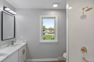 27 S Canterbury Rd, Aurora, IL 60506 - Photo 7