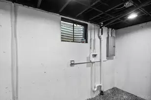 27 S Canterbury Rd, Aurora, IL 60506 - Photo 35