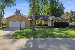 1304 Park Ln, Dixon, IL 61021 - Photo 1