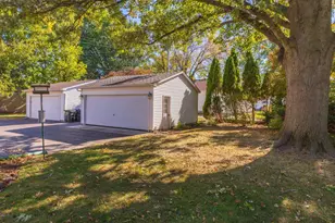 1513 E Grove St, Bloomington, IL 61701 - Photo 41