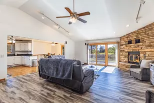 913 Amber Ln, Lake Villa, IL 60046 - Photo 9