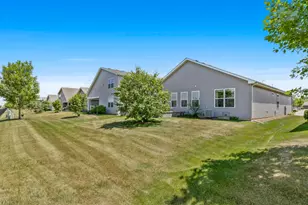 1150 Americana Ave, Pingree Grove, IL 60140 - Photo 27