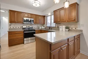 201 N Cambridge Dr, Geneva, IL 60134 - Photo 13