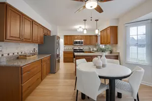 201 N Cambridge Dr, Geneva, IL 60134 - Photo 11