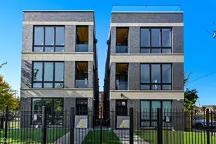 3900 S Lake Park Ave, Chicago, IL 60653 - Photo 1