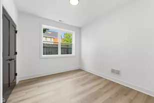 3900 S Lake Park Ave, Chicago, IL 60653 - Photo 17