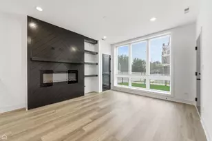 3900 S Lake Park Ave, Chicago, IL 60653 - Photo 3