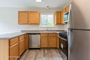 5S730 Malibu Ln, Naperville, IL 60540 - Photo 3