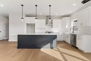 713 Wheatley Dr, Mahomet, IL 61853 - Photo 11