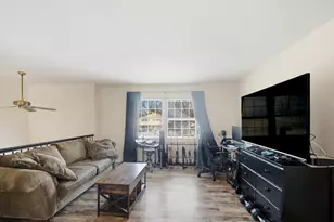 1365 Newcastle Ln, Hoffman Estates, IL 60169 - Photo 3