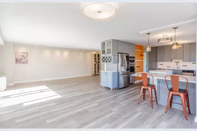 7033 N Kedzie Avenue #401, Chicago, IL 60645 - Photo 7