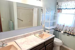 2131 Sunnybrook Dr W, Quincy, IL 62301 - Photo 21