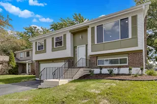 5S761 Malibu Ln, Naperville, IL 60540 - Photo 1