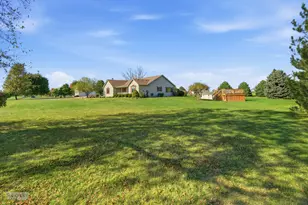 2427 N 42nd Rd, Sheridan, IL 60551 - Photo 3