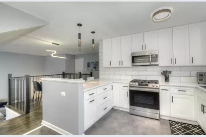 284 E Jefferson Street, Bensenville, IL 60106 - Photo 11