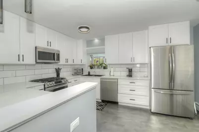 284 E Jefferson Street, Bensenville, IL 60106 - Photo 9