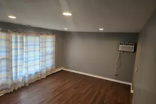 4825 Columbus Dr, Oak Lawn, IL 60453 - Photo 3