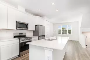 2171 Yellowstone Blvd, Mundelein, IL 60060 - Photo 7