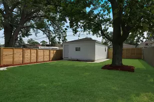 8841 S Elizabeth St, Chicago, IL 60620 - Photo 17