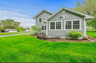 2912 Woodlawn Rd, Sterling, IL 61081 - Photo 3